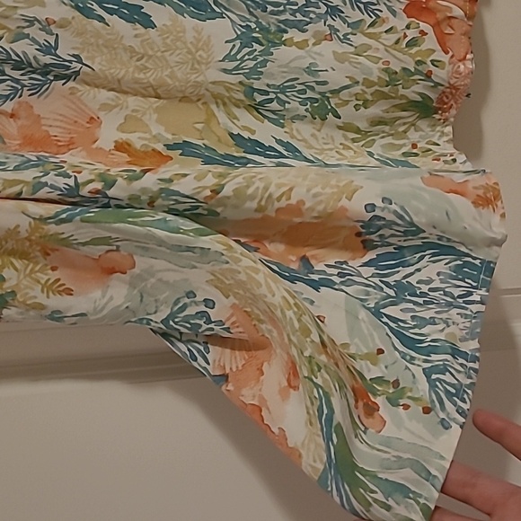 3/$27 Old Navy flowy floral skirt - Picture 2 of 7